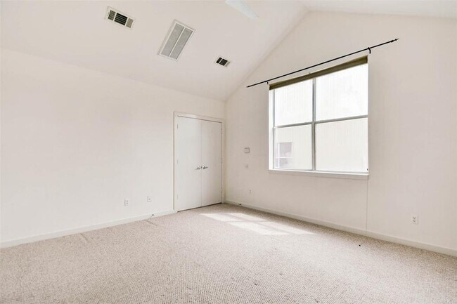Building Photo - 822 Ruthven St