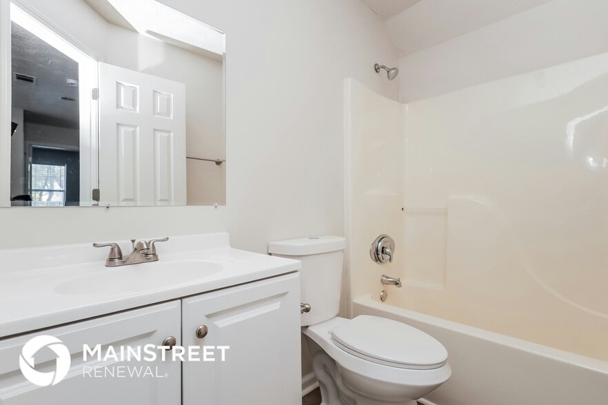 Building Photo - 242 Fairview Point