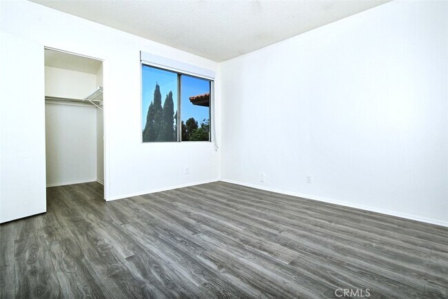 Building Photo - 12830 Burbank Blvd