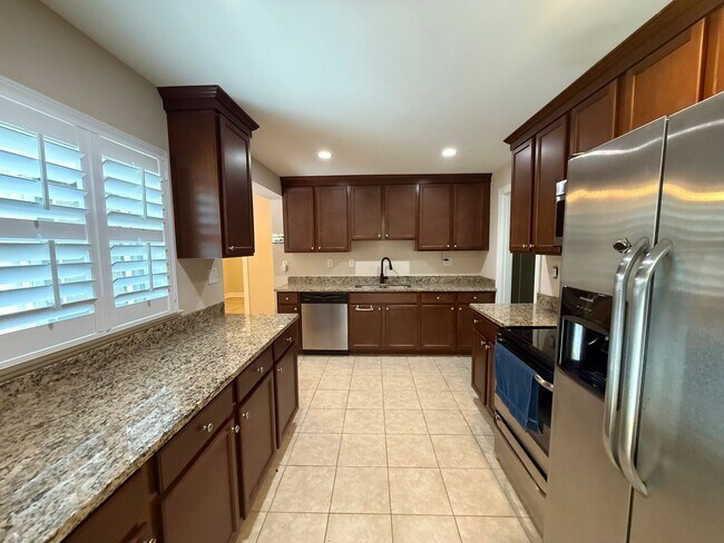 Building Photo - Spacious Updated Ranch in West Oak Forest