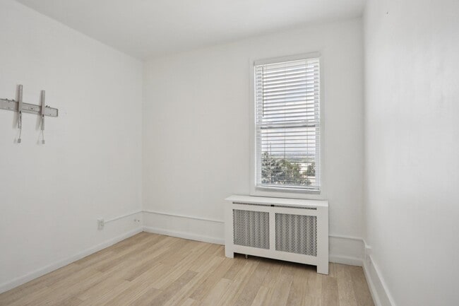 Building Photo - 9021 Smith Ave