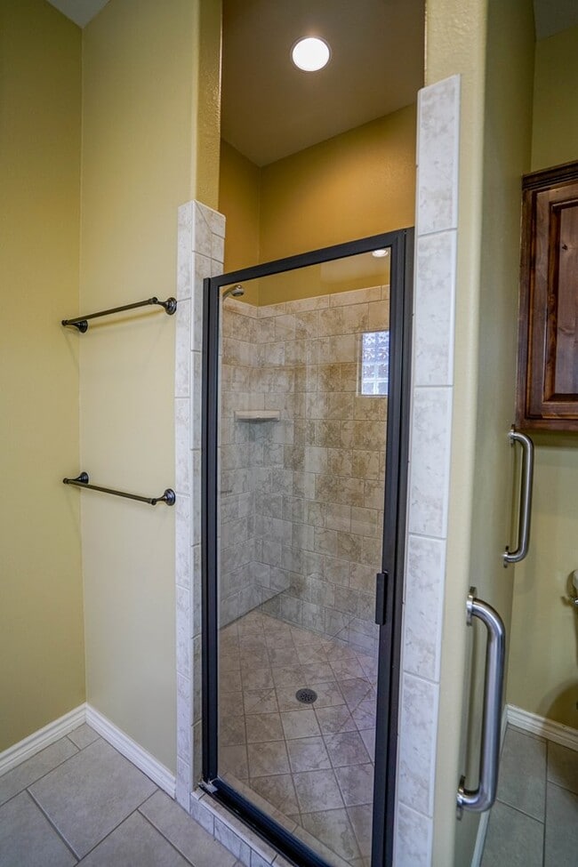 Building Photo - 2801 Indian Wells Dr E
