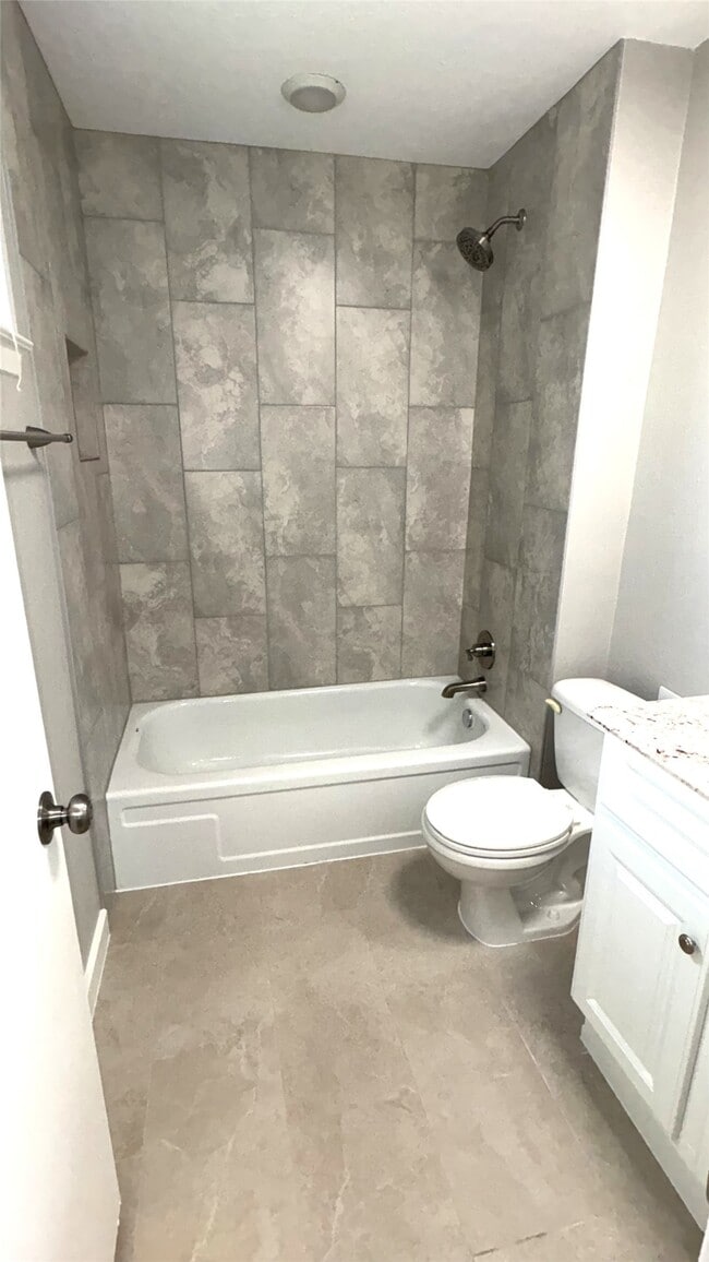 Building Photo - 212 Stratmore Dr