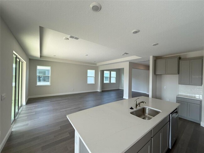 Building Photo - 2113 Warren Acrs Blvd