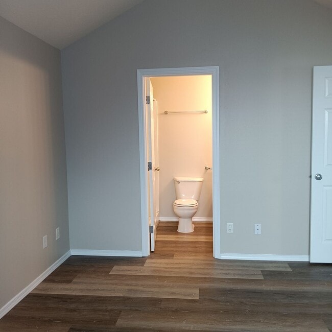 Building Photo - Relax and Enjoy Your Next Home in Monouth!