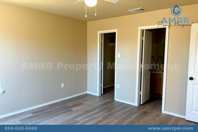 Building Photo - 3 Bedroom Home Available!