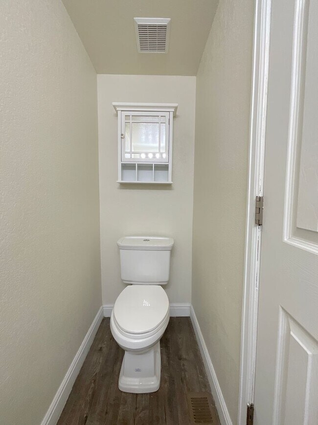 Building Photo - 3 Bedroom Home Available Near Stetson Hill...