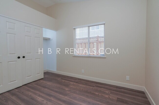 Building Photo - Single Story 3 bedroom home *SOLAR* *POOL*...