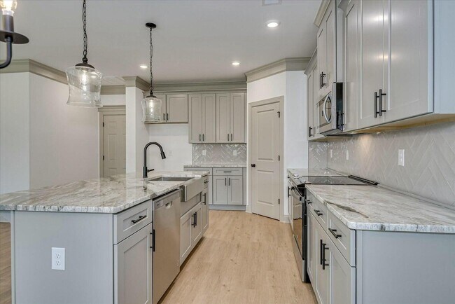 Building Photo - 2021 Warbler Dr