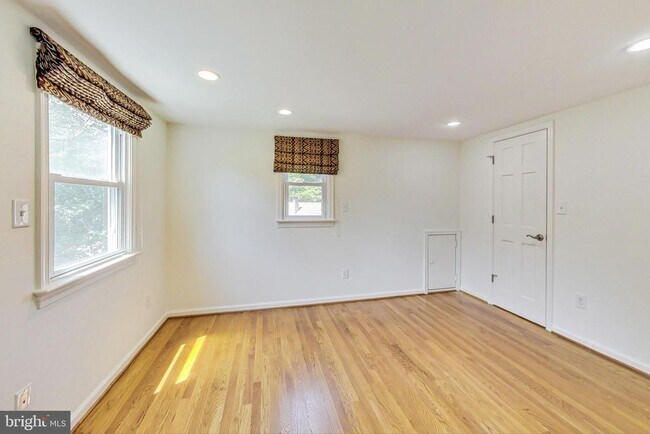 Building Photo - 4112 Spruell Dr