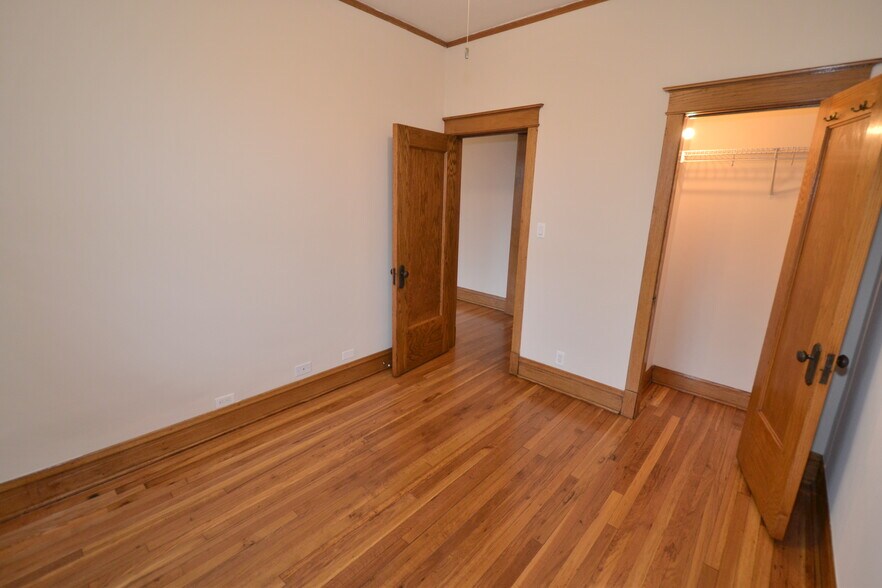 Building Photo - 3767 N Lakewood Ave