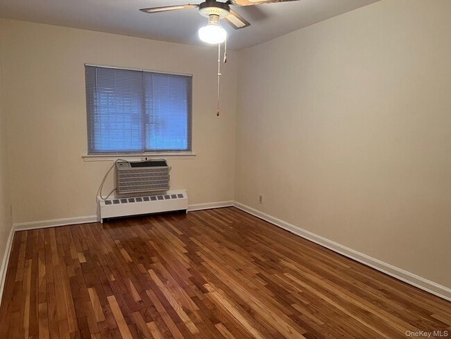 Building Photo - 21-04 Hoyt Ave S