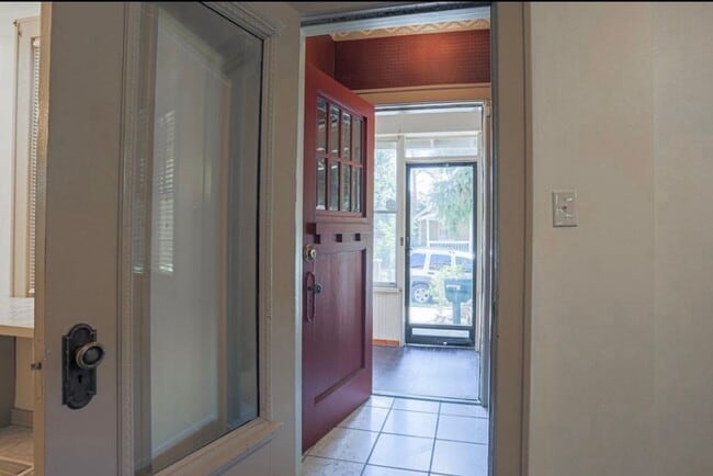 Building Photo - Beautiful 4 Bedroom Home Near Blackstone!