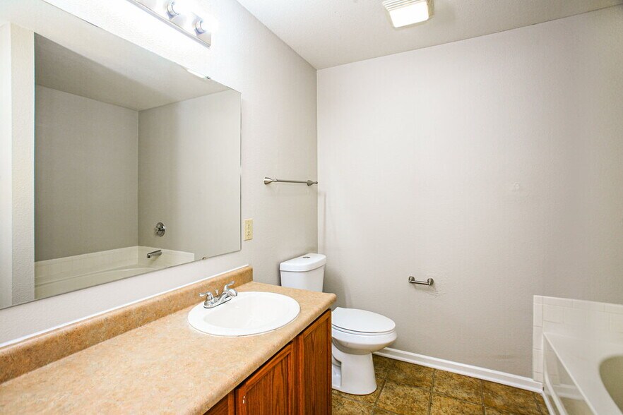 Building Photo - 15442 Gallow Ln