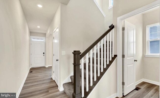 Building Photo - 28 FOREST GROVE Ave