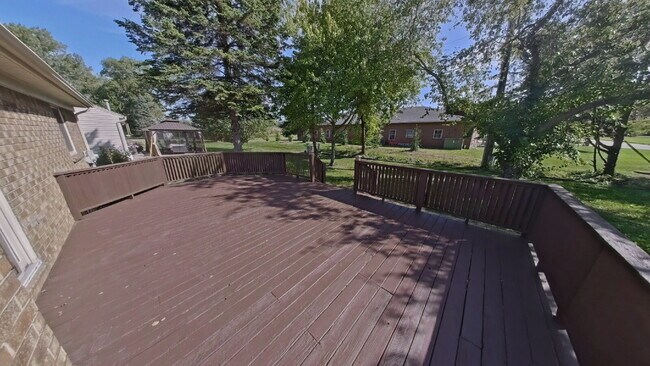 Building Photo - "3-Bedroom Haven with Modern Comforts on South Adele Circle!"