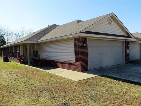 Building Photo - 2021 Plum Creek Ln