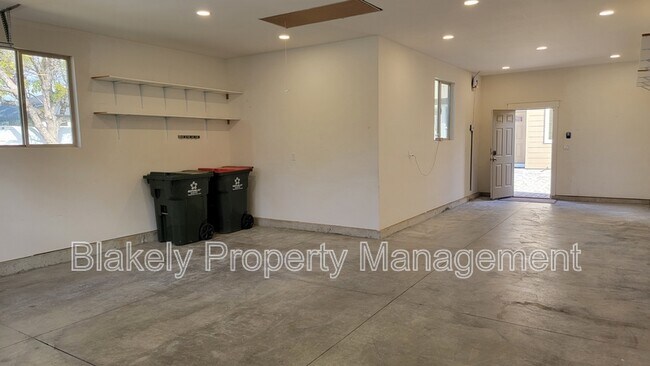 Building Photo - 3993 N Heritage View Ave