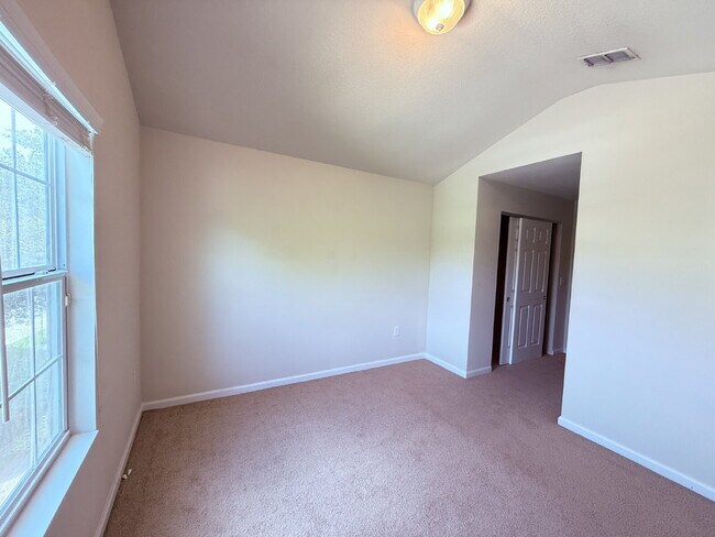 Building Photo - "Stunning Water View Townhouse for Rent in...