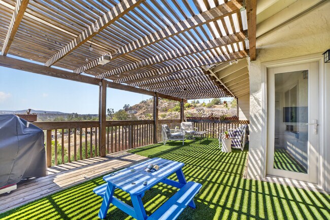 Building Photo - 14058 Tierra Bonita Rd