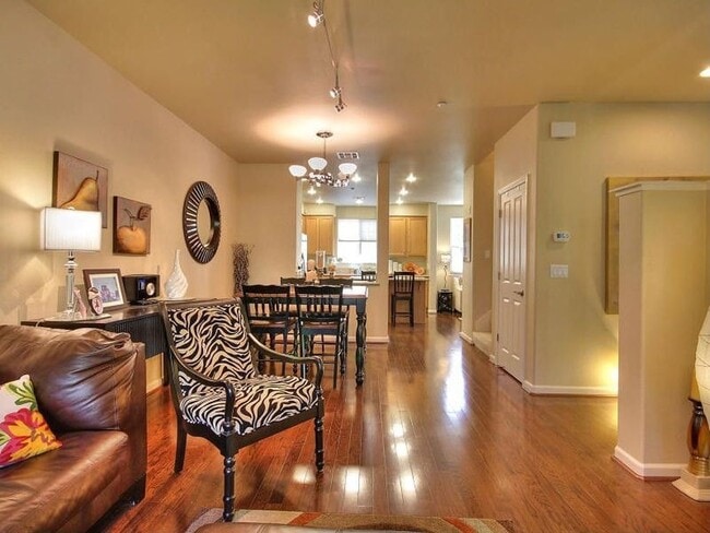 Building Photo - Pleasanton  Vineyard Downtown 3+office/2.5ba w/2 car garage!