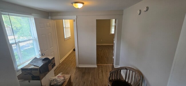 Building Photo - Charming 3-Bedroom Home with Driveway & Ba...