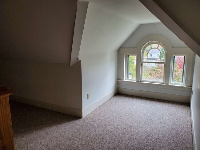 Building Photo - 164 Church Ave