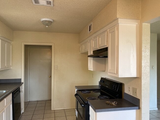 Building Photo - Arlington 3/2.5/2 duplex coming soon.