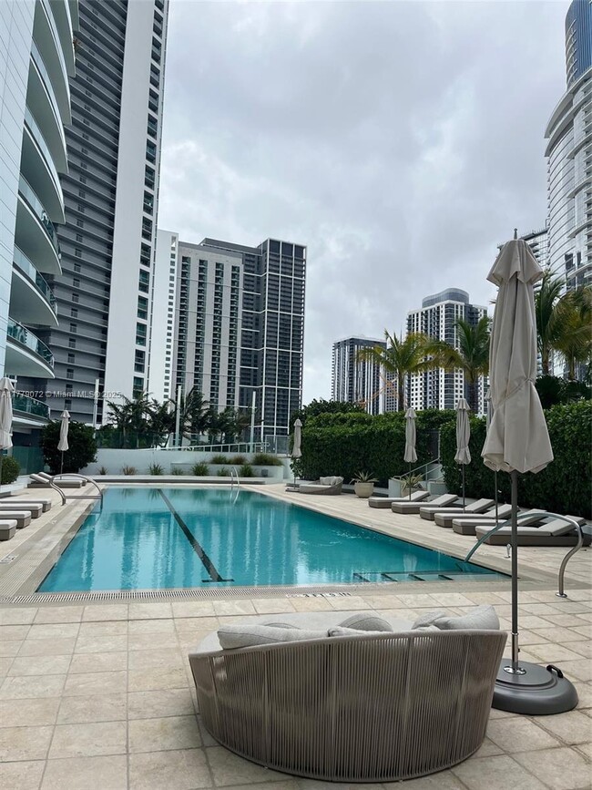 Building Photo - 900 Biscayne Blvd