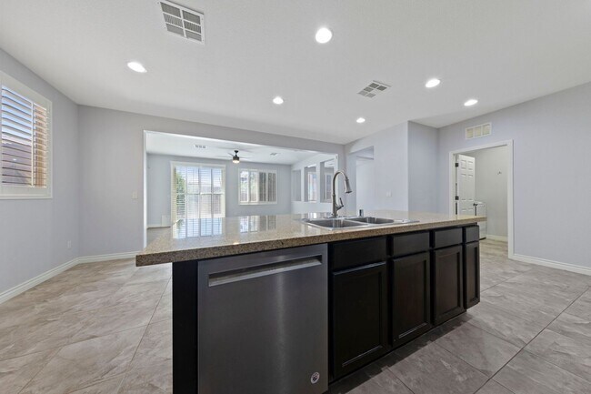Building Photo - Stunning 1-Story Home in the Heart of Moun...