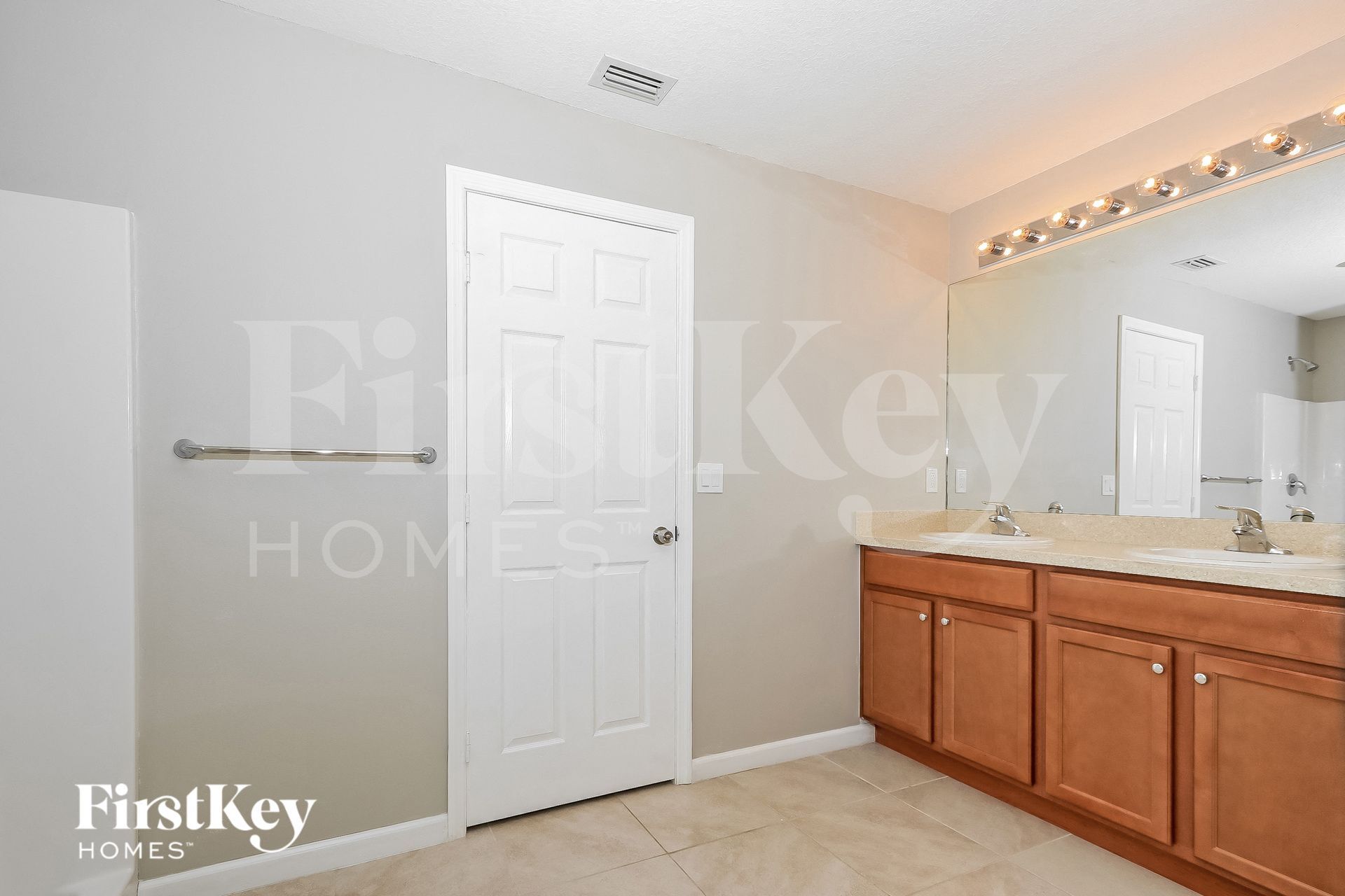 Building Photo - 1525 SW Fresno Rd