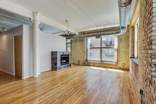 Building Photo - 420 S Clinton St