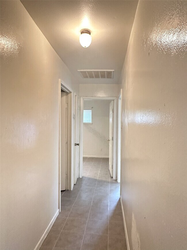 Building Photo - 4418 Ludwig Ln