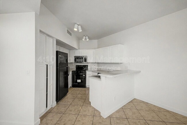 Building Photo - 280 S Elizabeth Way