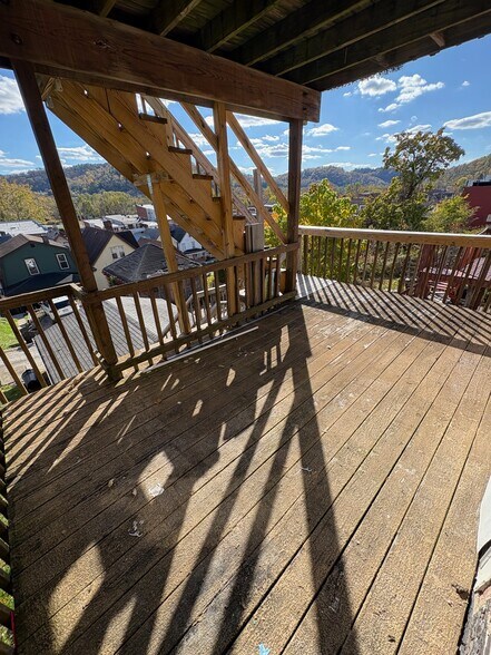 Building Photo - 543 3rd St