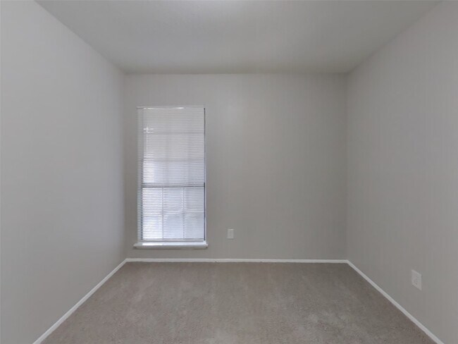 Building Photo - 2806 Quail Run Dr