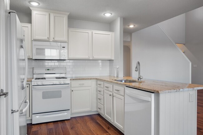 Building Photo - 1376 Alpine Way