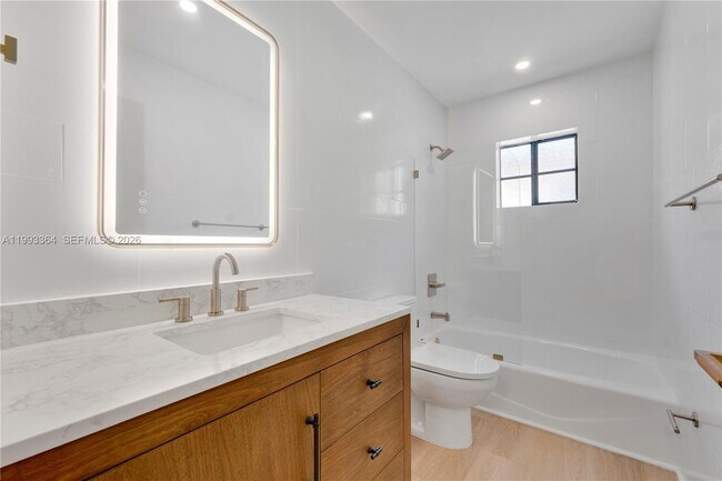 Building Photo - 456 SW 20th Rd