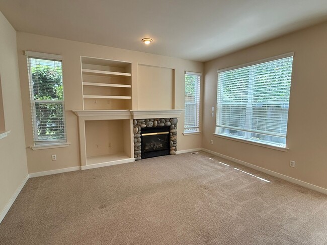 Building Photo - 3bd/2.5ba Sammamish Townhome