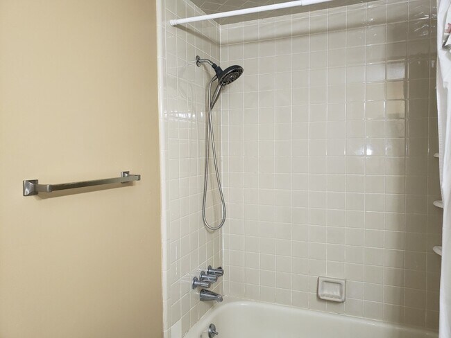 Building Photo - 38844 Golfview Dr E