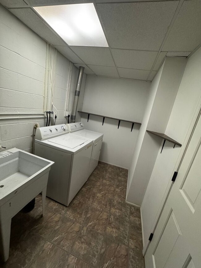 Building Photo - Beautiful Modern Home on the Plateau