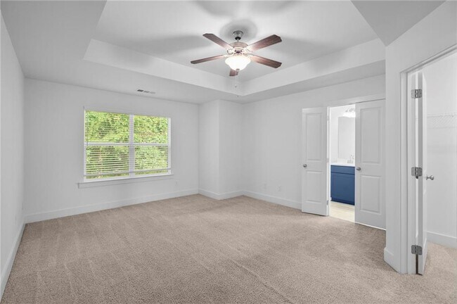 Building Photo - 1815 Edgehill Dr