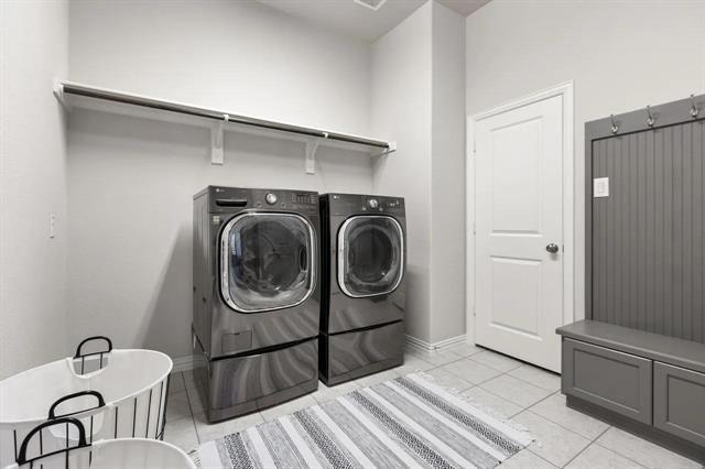 Building Photo - 816 Brenham Ave