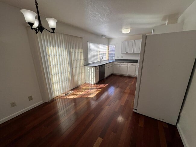 Building Photo - 317 Curie Dr
