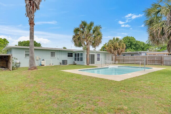 Building Photo - 4 Adkinson Dr