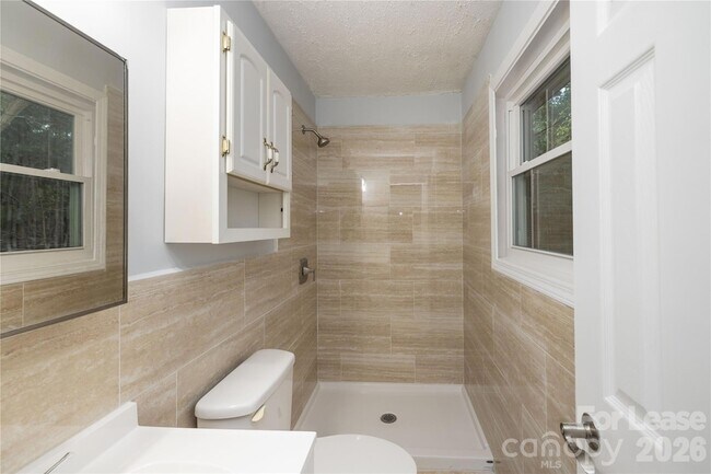 Building Photo - 420 Eastover Ave
