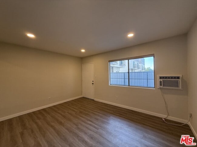 Building Photo - 4832 W 17th St