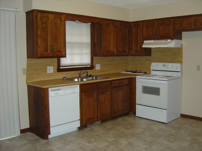 Building Photo - 3526 S Farm Rd 135