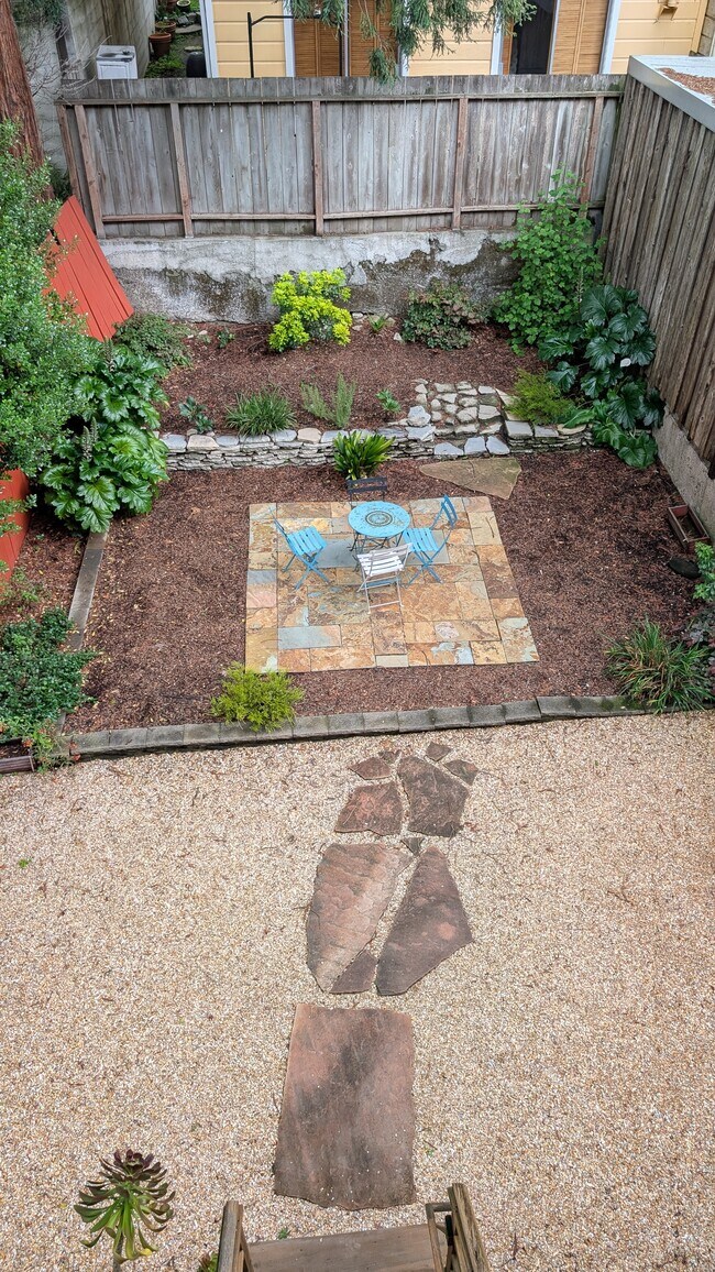 Building Photo - 657 Castro St