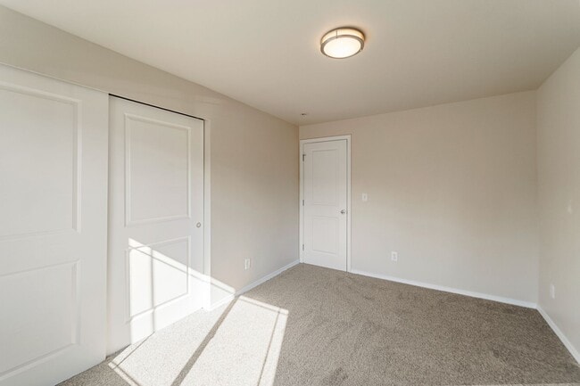 Building Photo - MOVE-IN SPECIAL! $500 plus Security Deposi...